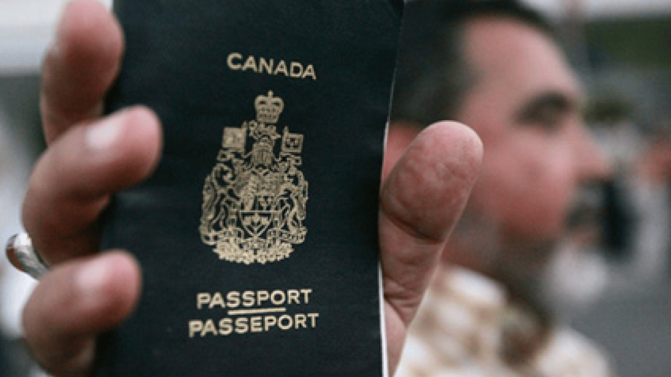 Канада просить своїх громадян виїхати з рф та Білорусі