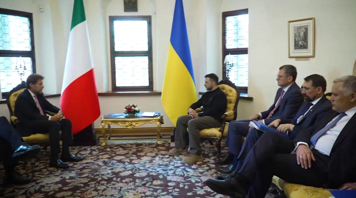 Зеленский встретился с новоназначенными послами шести стран - фото 1