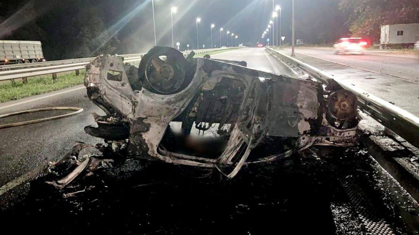 Смертельна ДТП на Київщині — згоріло авто з водієм
