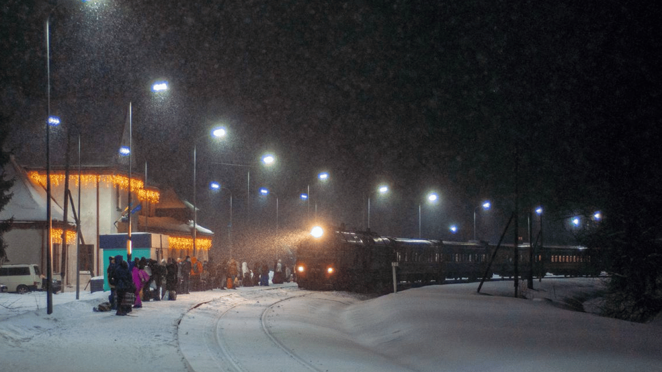Укрзализныця сообщила о задержке поездов из-за снегопада на Львовщине