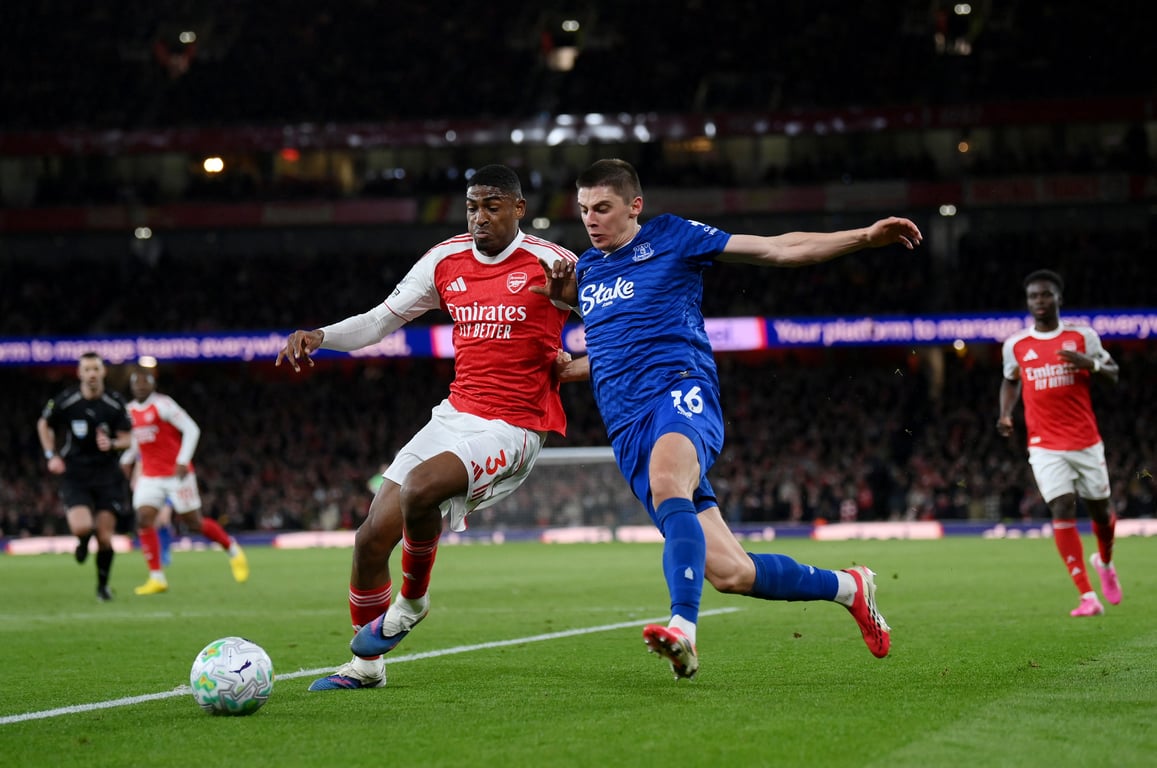 Виталий Миколенко в матче за Эвертон против Арсенала, 14 марта, Лондон