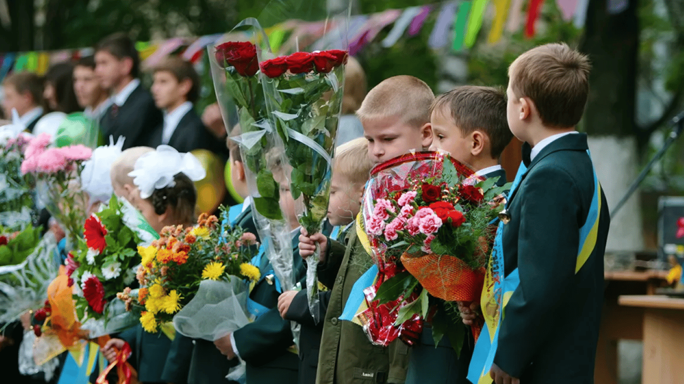 Учителя просят не приносить на 1 сентября цветы: с чем это связано