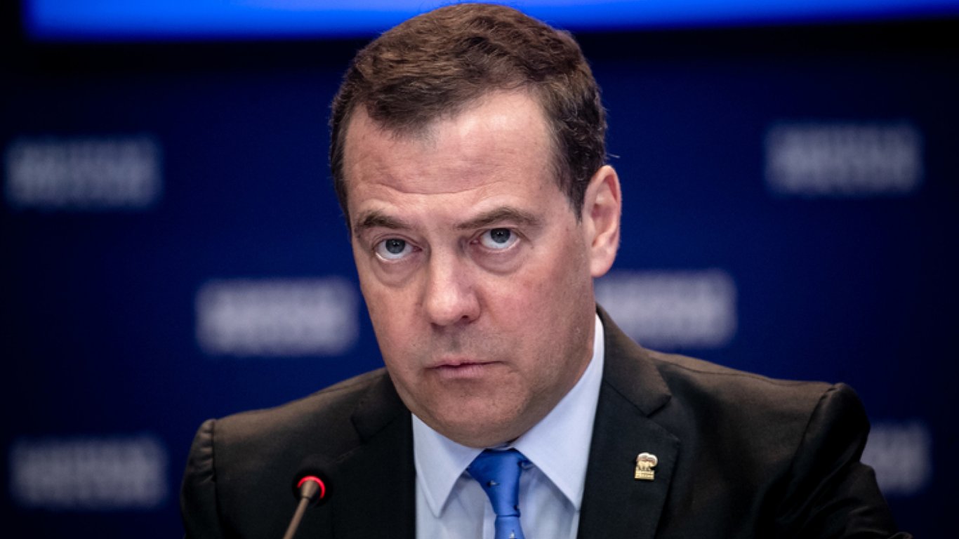 Медведев прокомментировал версии СМИ о взрывах на газопроводах рф