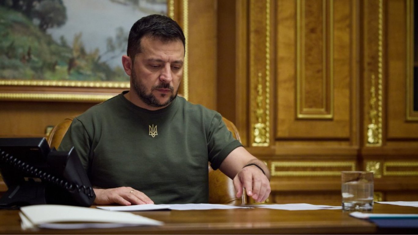 Зеленський відзначив фахівців, які займаються розмінуванням України
