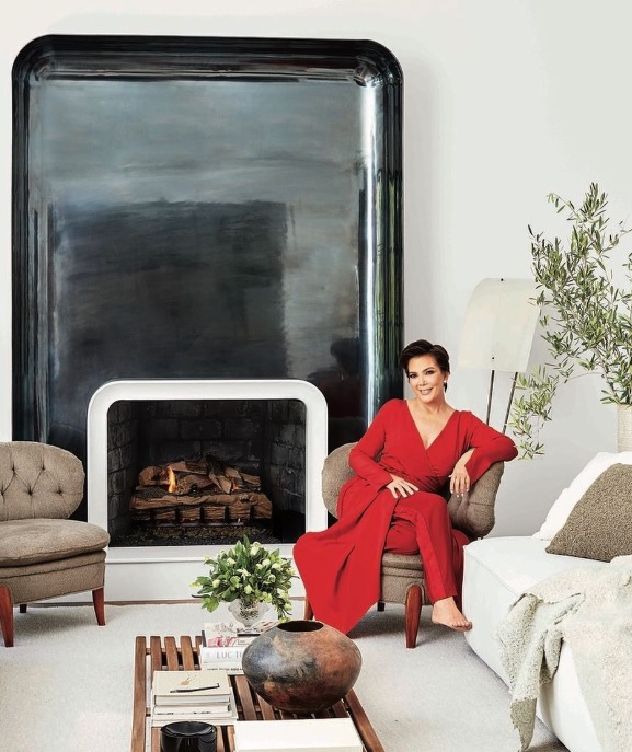 Глава сімейства Кардаш’ян захопила стильним інтер’єром вітальні - фото 1