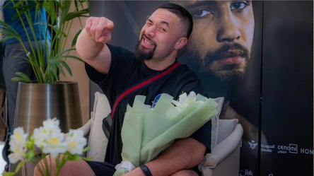 Паркер прокомментировал отсрочку переговоров с Усиком - 285x160