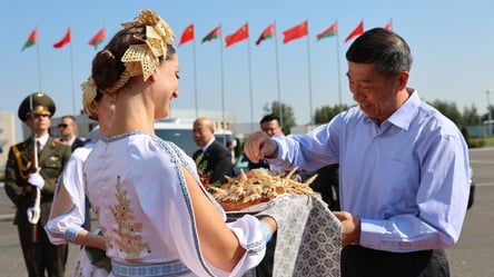 Очільник Міноборони Китаю прибув до Білорусі: причини візиту - 285x160