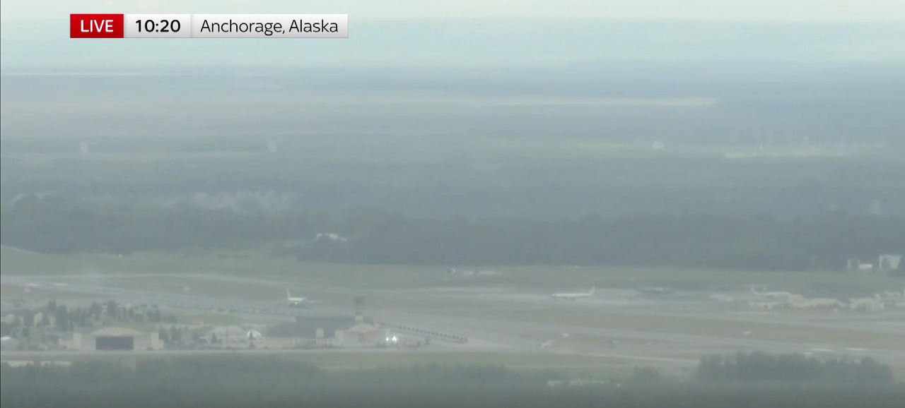 Літак Трампа приземлився у Анкориджі