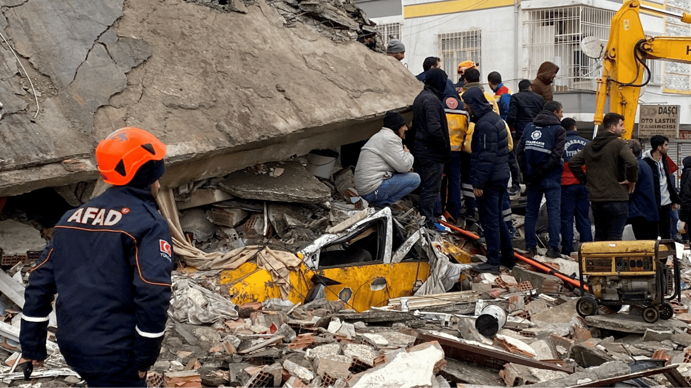 Кількість загиблих внаслідок землетрусів у Туреччині та Сирії зросла
