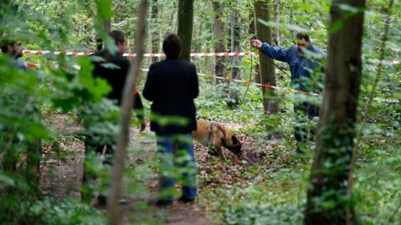 Самогубство підлітка під Києвом — хлопчик повісився на дереві