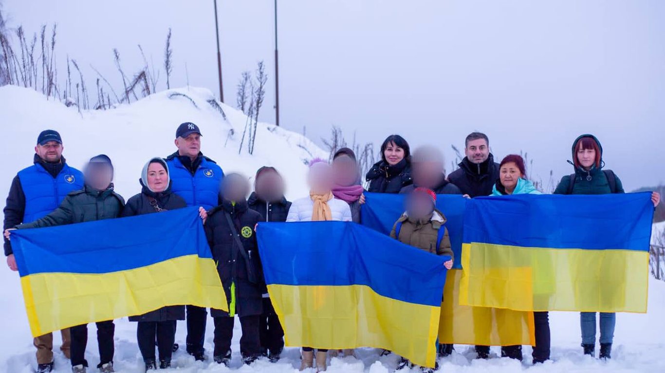 До України повернули ще вісім дітей з окупованих територій