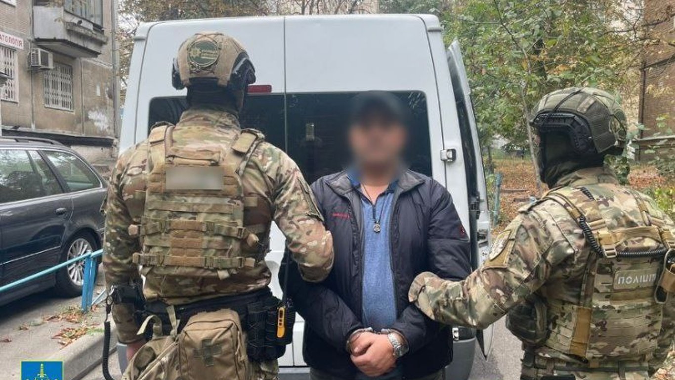 На Київщині затримали замовника та виконавця вбивства чоловіка в готелі