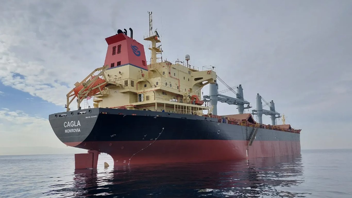 Робота кипить в портах Великої Одеси — скільки суден на завантаженні