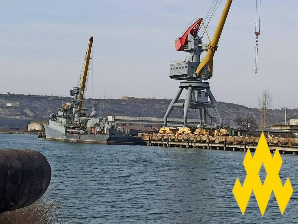 Партизани показали, як окупанти маскують бойові кораблі у Криму - фото 2