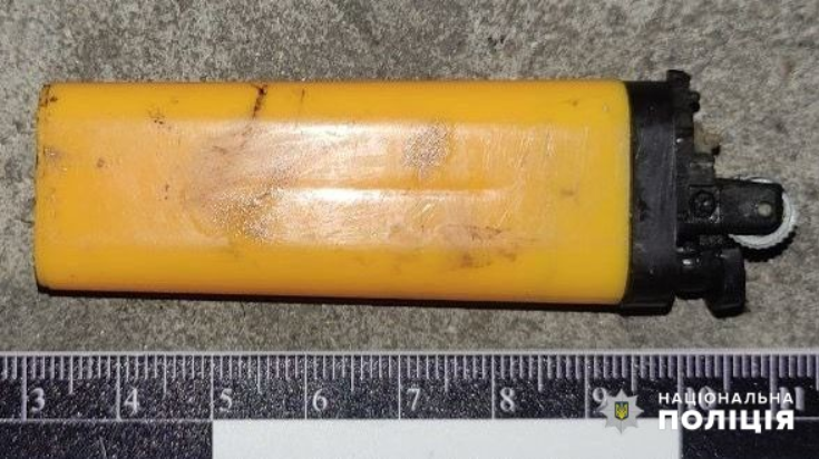 Запальничка, якою підплили квестовий автобус в Одесі