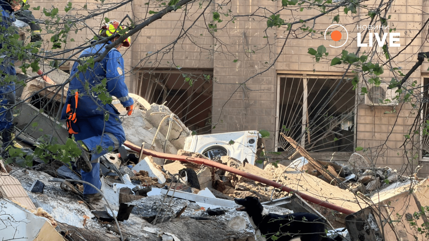Розбір завалів у Києві 14 травня