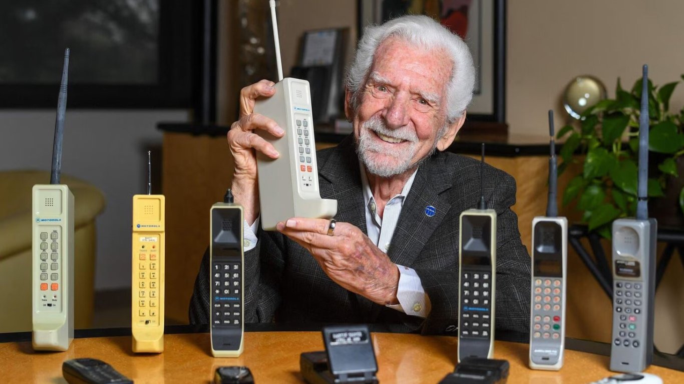 Рівно 50 років тому було здійснено перший у світі мобільний телефонний дзвінок: як це було