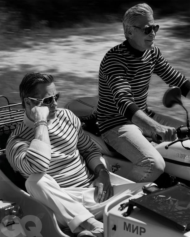 Актеры Брэд Питт и Джордж Клуни в известном журнале