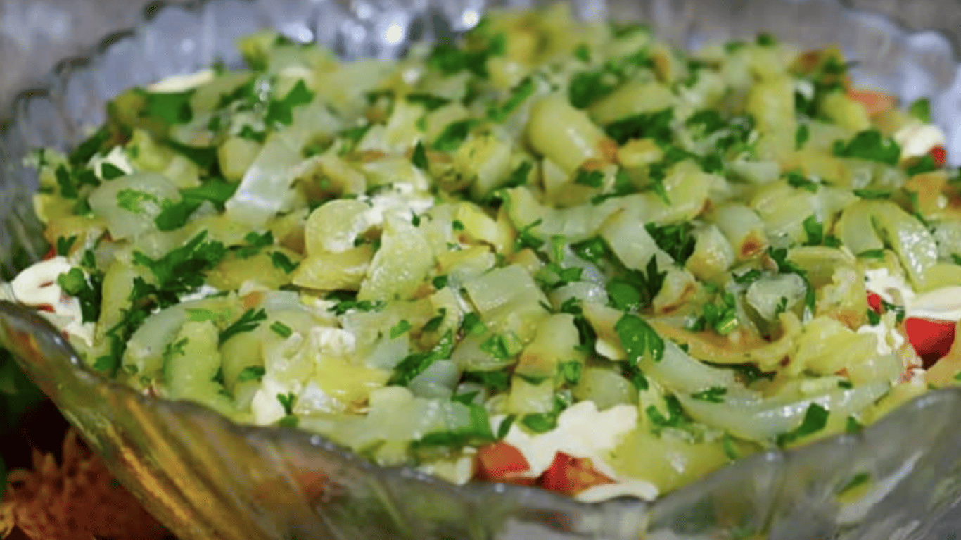 рецепт смачного салата, який перевершив всі салати від Олівʼє до Шуби
