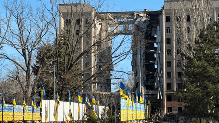 Годовщина удара РФ по ОВА в Николаеве: здание сохраняет историю - 304x171