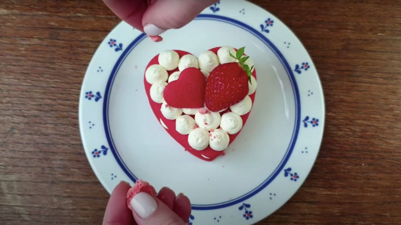 праздничный десерт на День влюбленных 