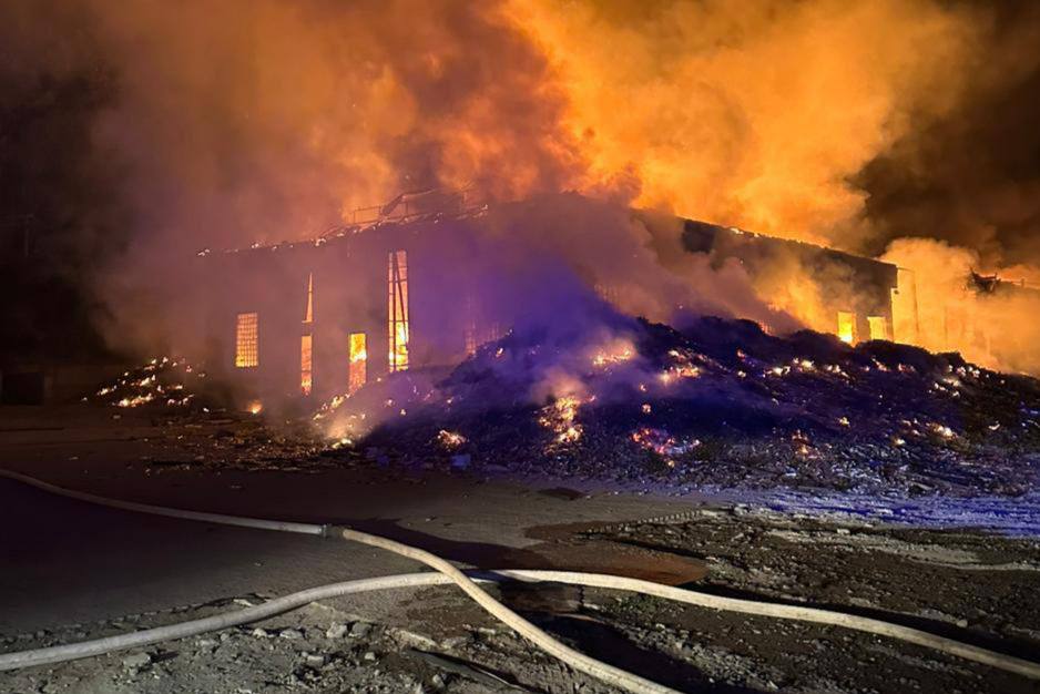 Горить винзавод