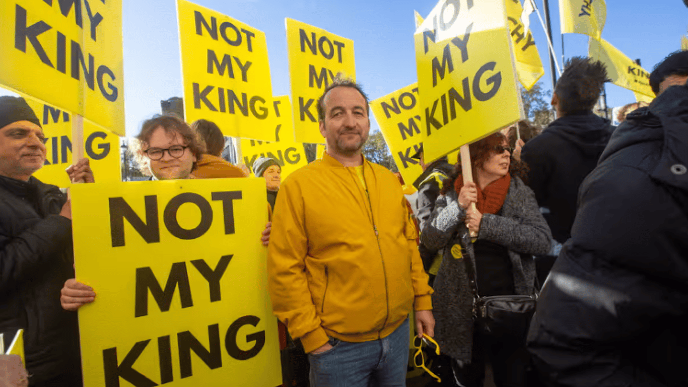"Не мой король" — в Британии снова митинги против правления Чарльза III