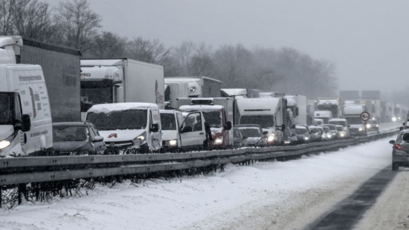 Возобновлено движение грузовиков через крупнейший пункт пропуска в Польшу