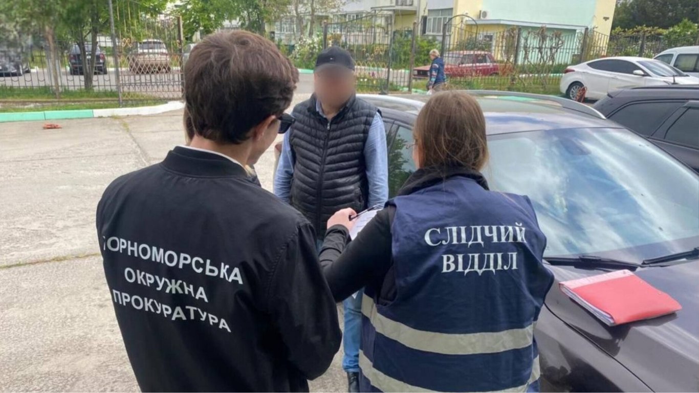 На Одещині чиновник нарахував собі 900 тис премій та надбавок