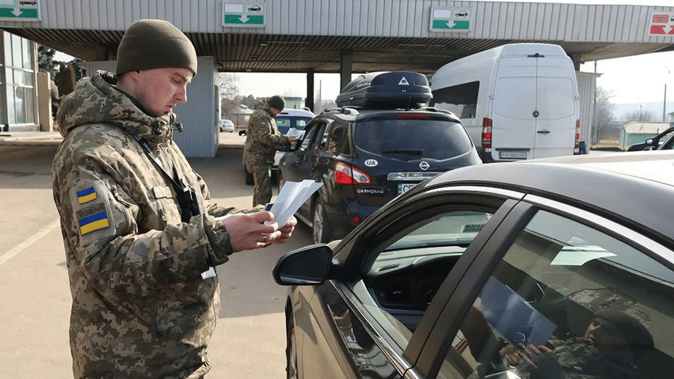 Уряд дозволив виїзд за кордон ще двом категоріям осіб