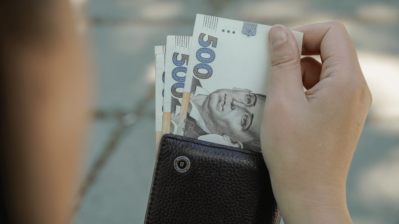 Выплаты на проживание детям ВПЛ вернули: что должны знать украинцы