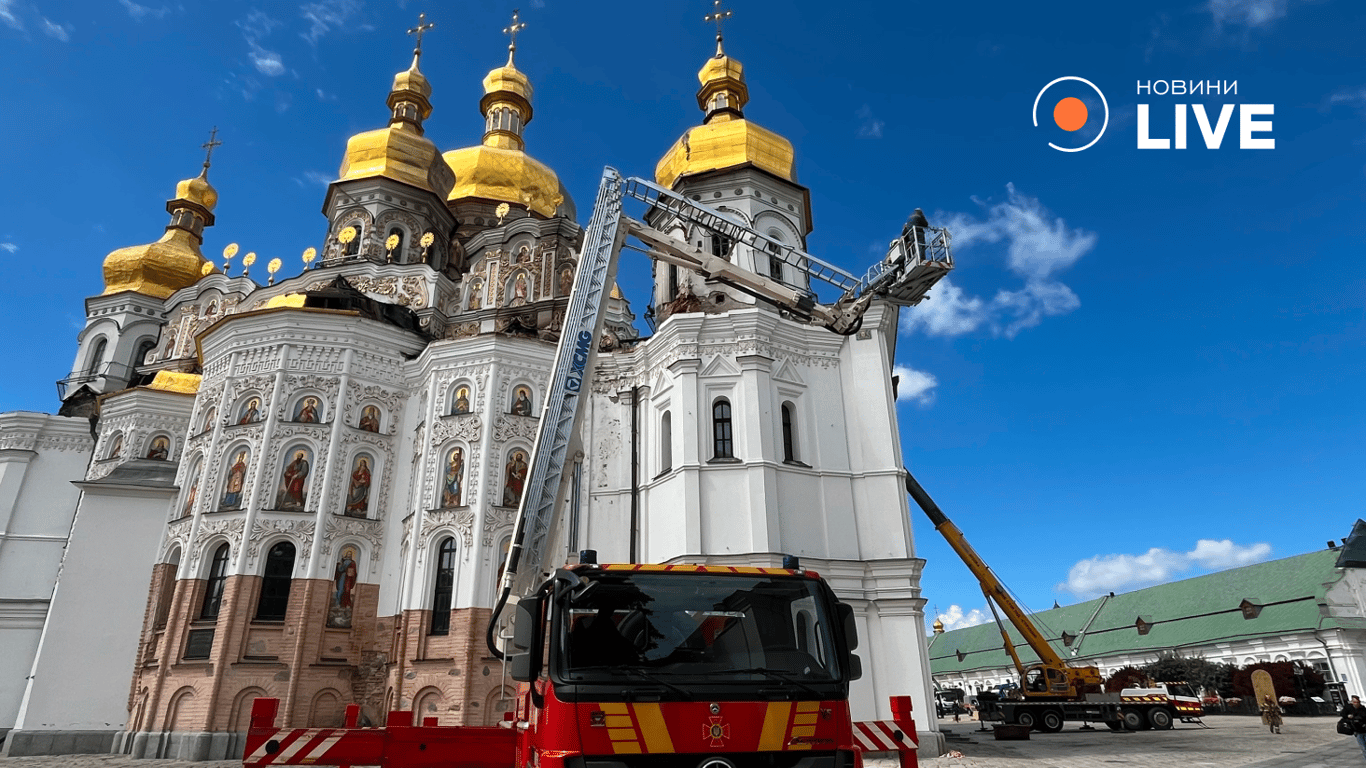 У Лаврі після атаки РФ завершують аварійні роботи на даху - фото 1