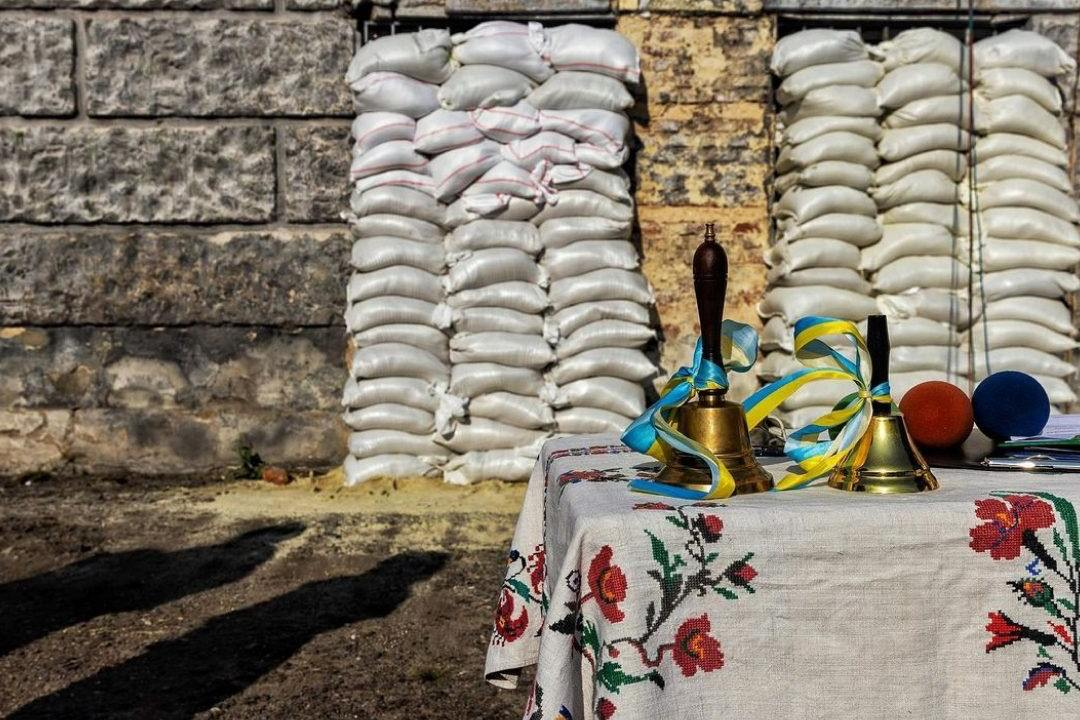 У перший день навчального року Зеленський подякував вчителям та захисникам - фото 1