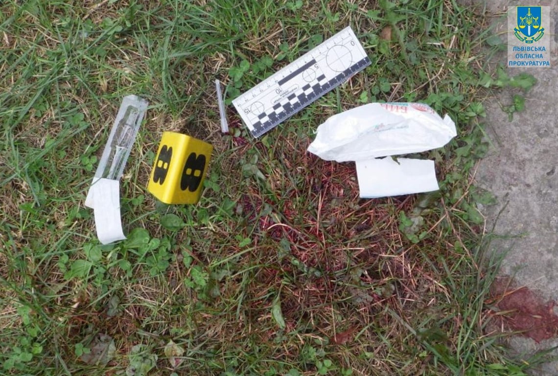 На Львівщині чоловік напав з ножем на перехожих