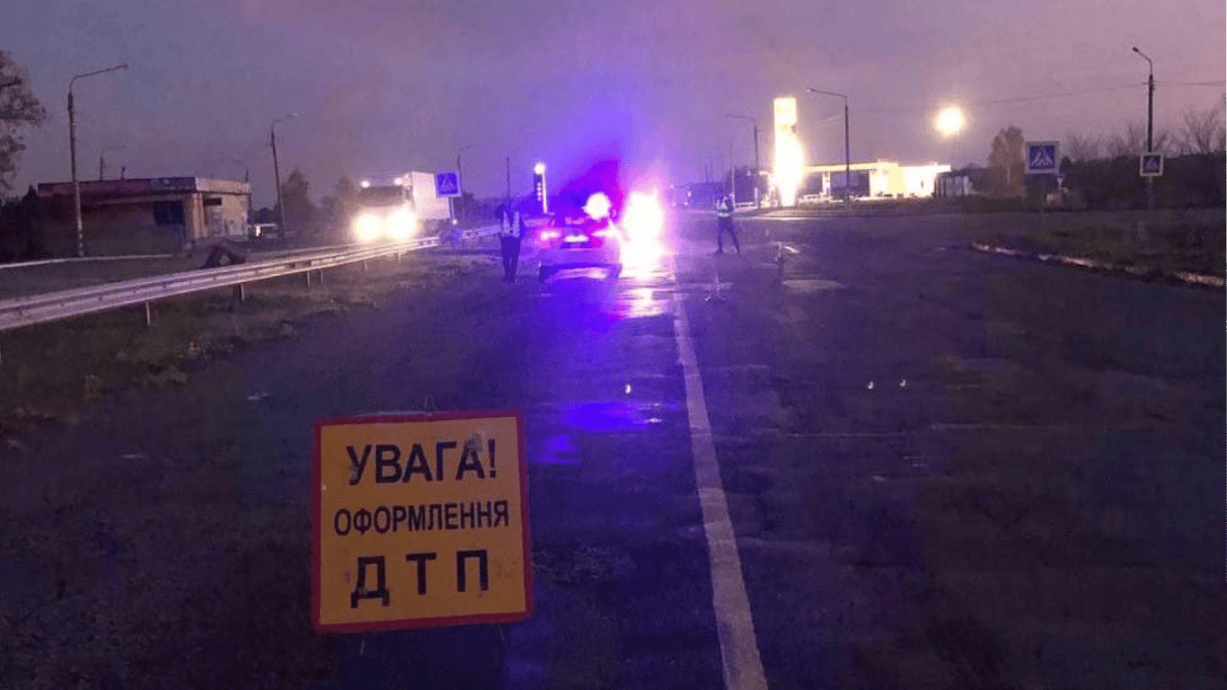 В Киевской области водитель грузовика насмерть сбил пешехода