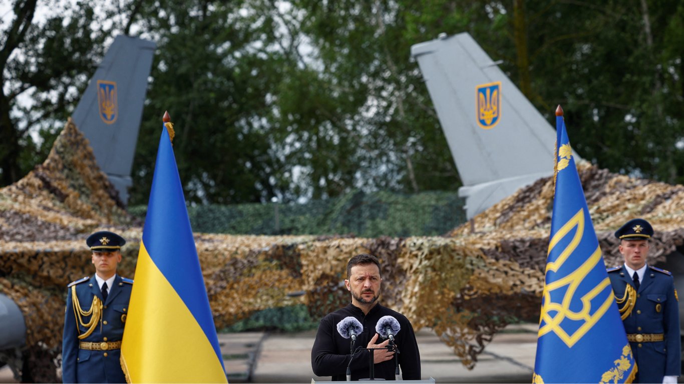 Игнат рассказал о реформе авиации Украины и подготовке баз для F-16 и ...