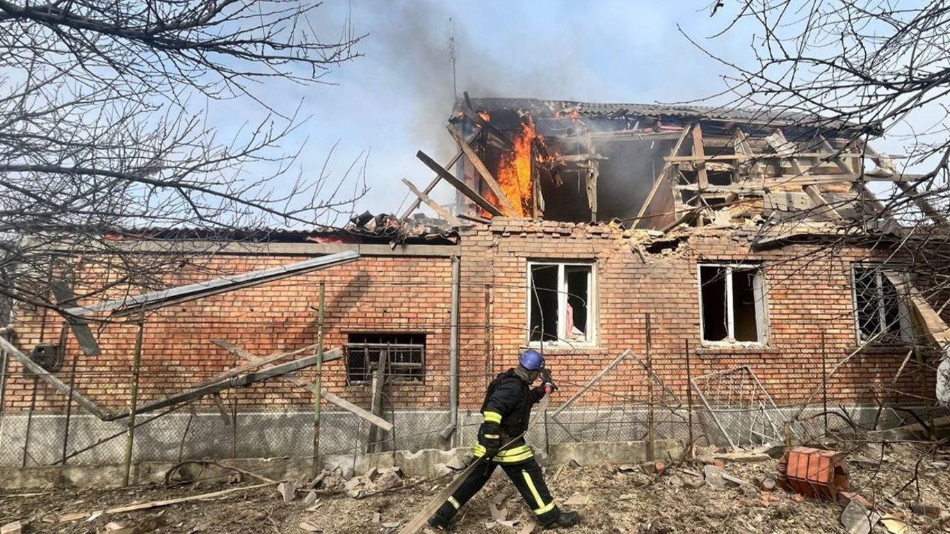 В Дніпропетровській ОВА розповіли про наслідки атаки окупантів на Нікополь — де найгірша ситуація