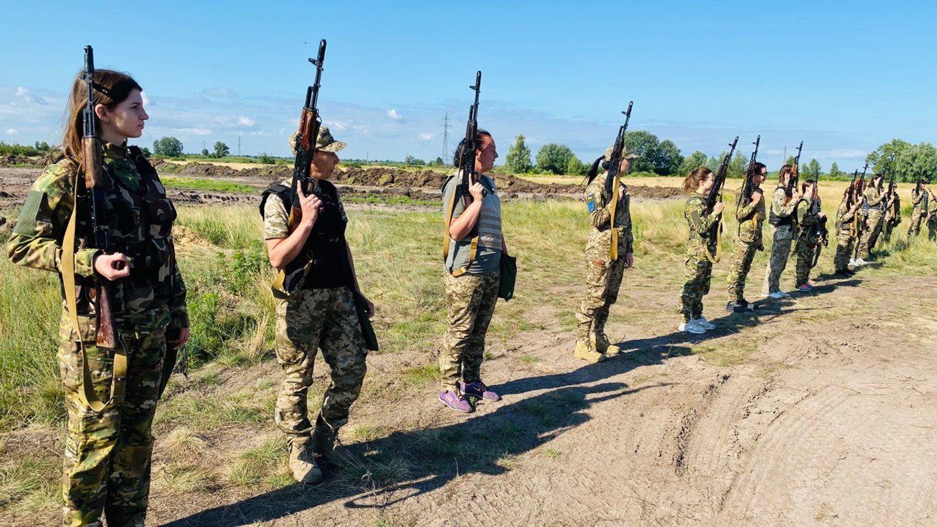 Женская форма для ВСУ: Минобороны тестирует новую одежду для армии