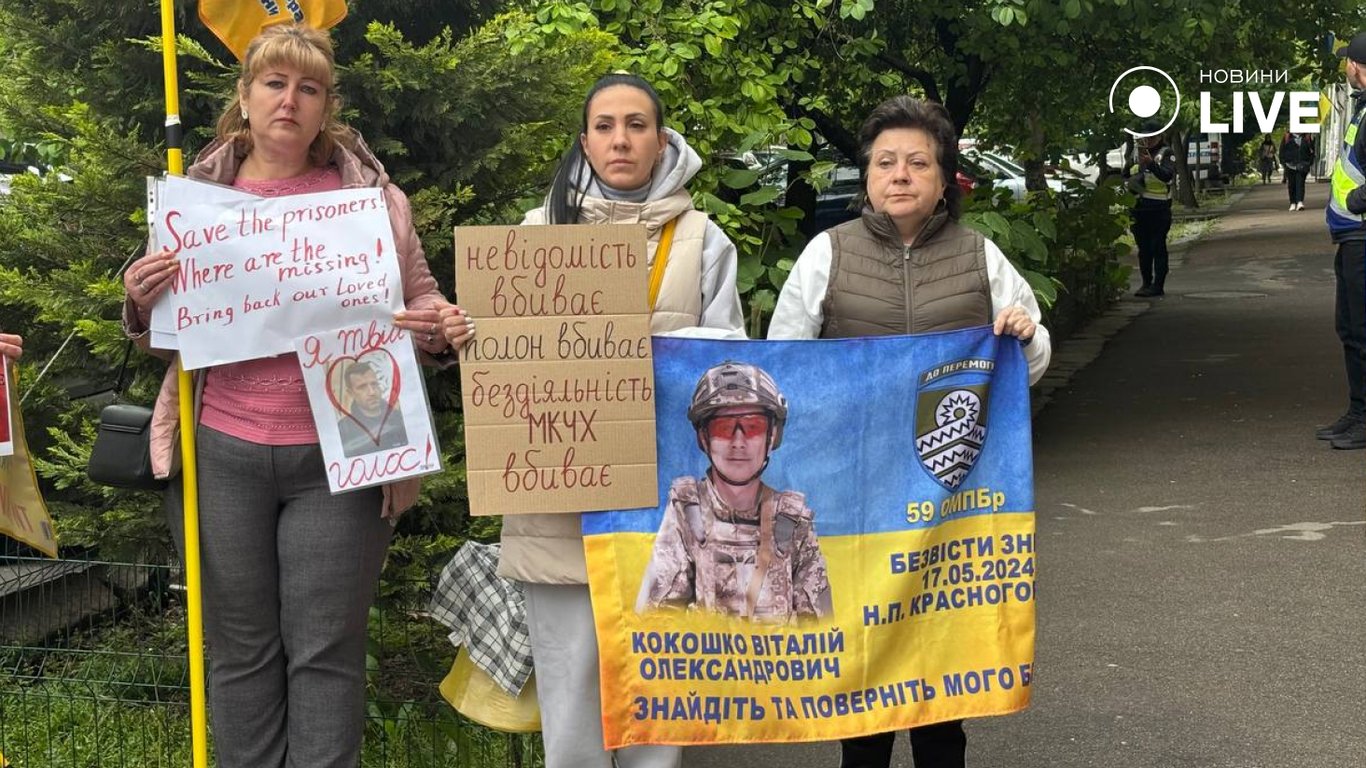 Мітинг та мовний скандал біля Червоного Хреста в Одесі - фото 6