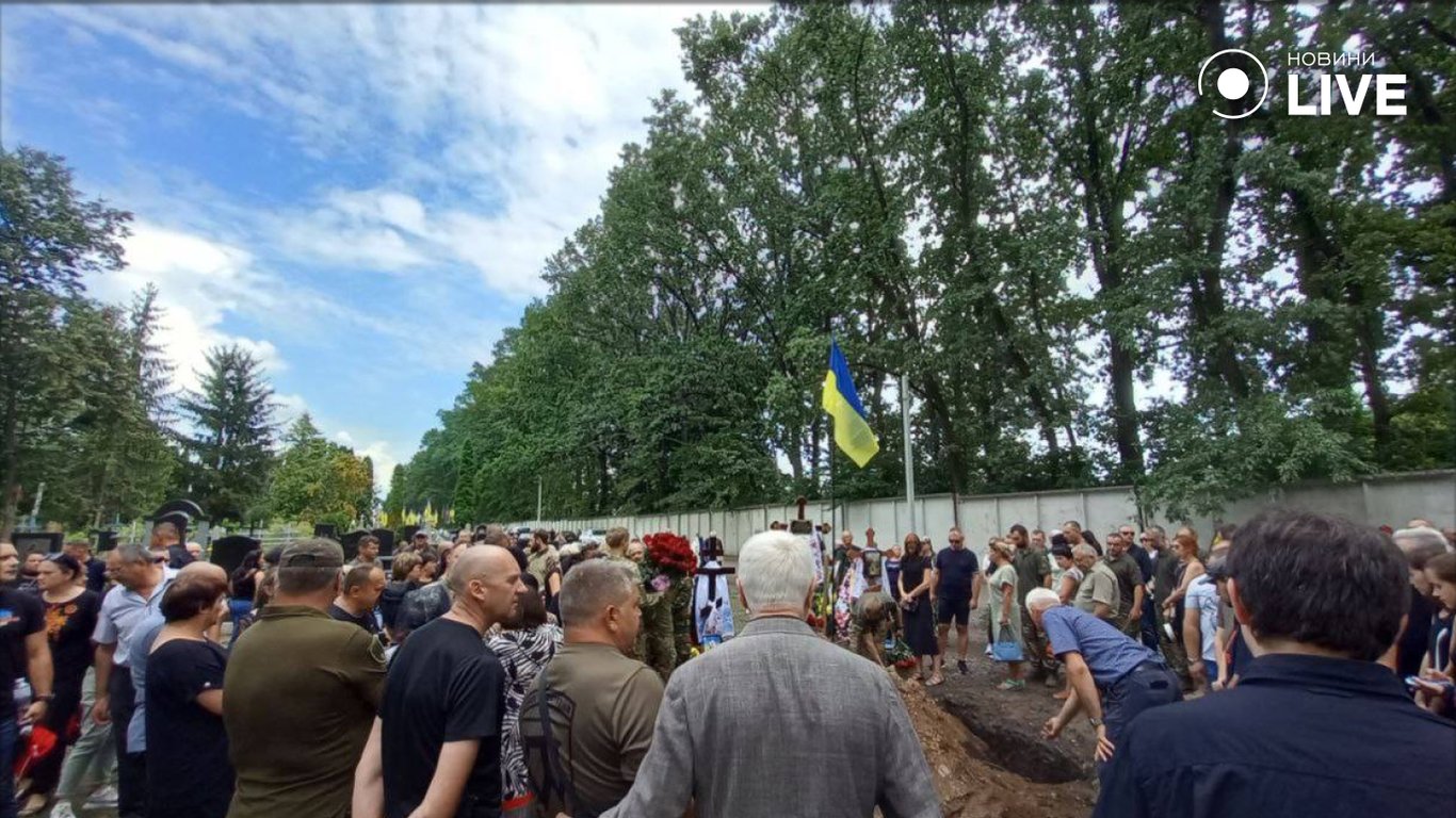 Загиблого воїна Олександра Цебрія поховали в Умані