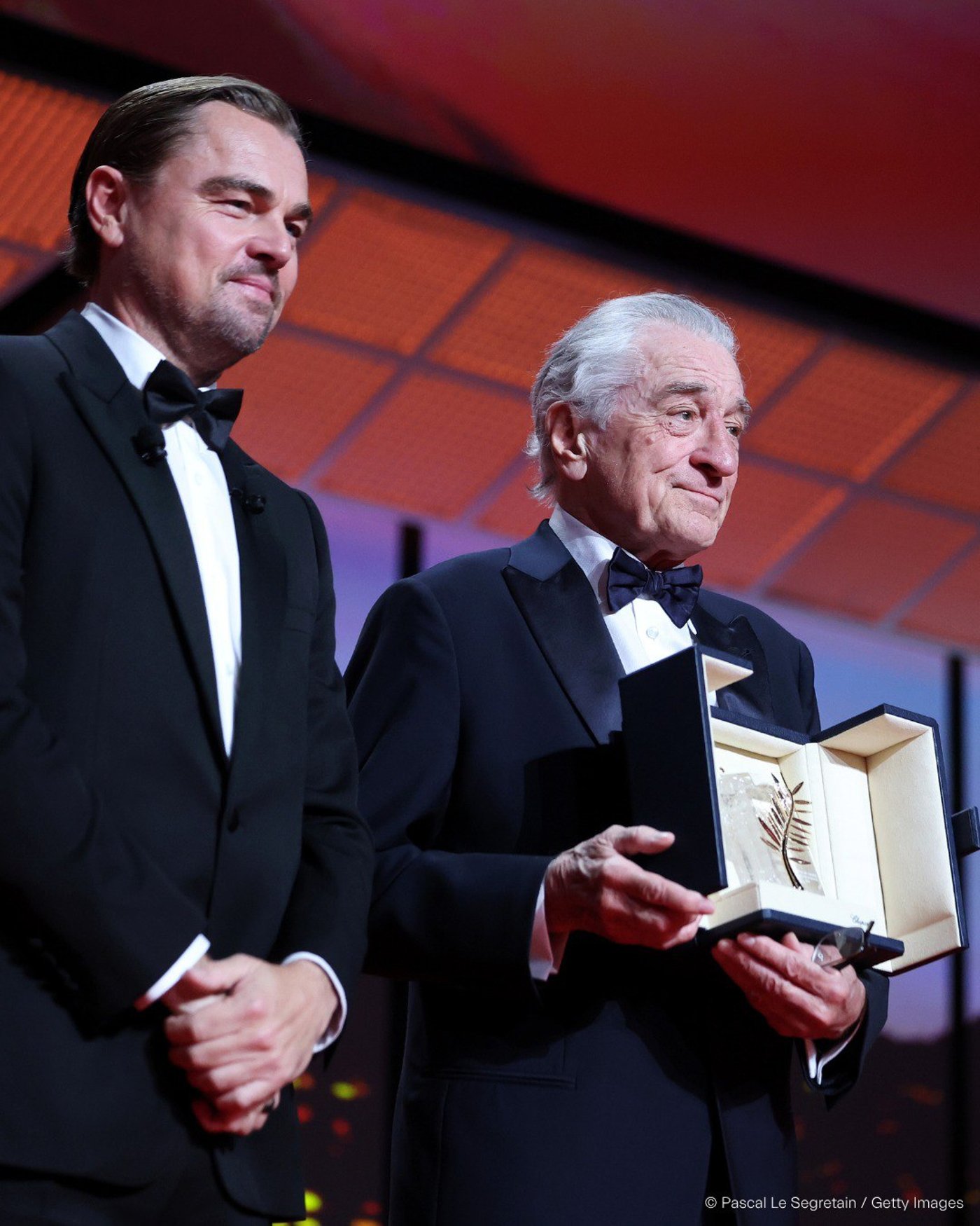 Леонардо Ді Капріо вручив нагороду Роберту Де Ніро - фото
