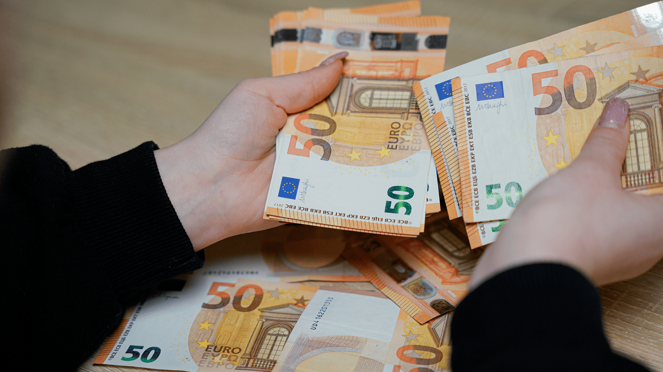 Тарифи на комуналку в Чехії: ціни на газ, воду та світло у березні