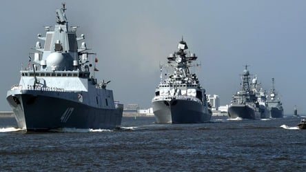 Россия продолжает маневрировать в Черном море: сколько кораблей на дежурстве - 285x160