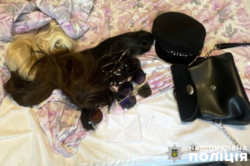 У шахраїв вилучено докази