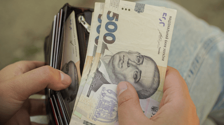 Вчителям підвищать зарплати на 20%: нові виплати з осені - 304x171