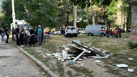 У Запоріжжі російський БпЛА влучив у багатоповерхівку: фото наслідків - 290x160