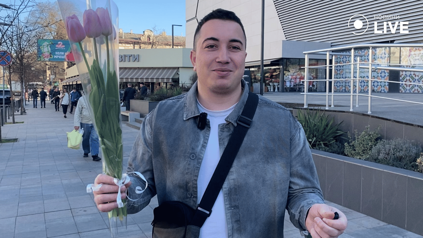 Чоловіки штурмують ринки Одеси — кому дарують квіти - фото 6