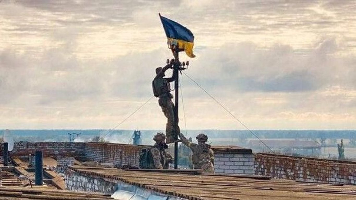 В центре Нью-Йорка подняли сине-желтое знамя.