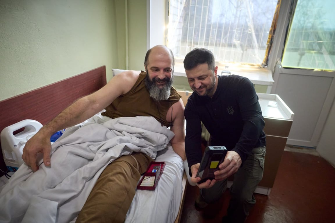Зеленський з пораненими бійцями на Запоріжжі