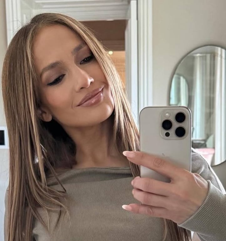 Який манікюр в повсякденному житті робить Джей Ло